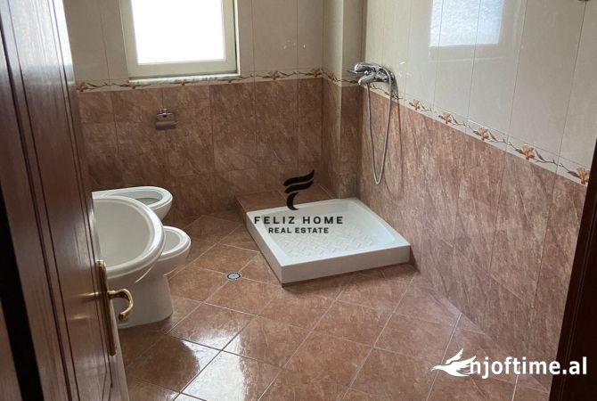 Shtepi me qera Apartament ne Tirane, 3+1, Mobilimi E mobiluar, Pagesa 1,000  Euro.