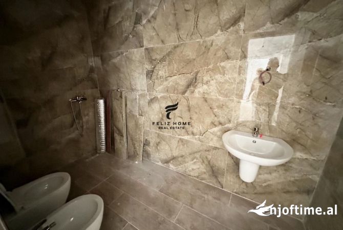 Shtepi ne shitje Apartament ne Tirane, 3+1, Mobilimi Bosh, pa mobiluar, Pagesa 360,000  Euro.