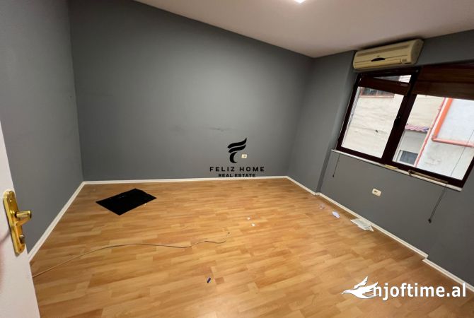 Ambient biznesi me qera 3+1 ne Tirane - 1,000 Euro