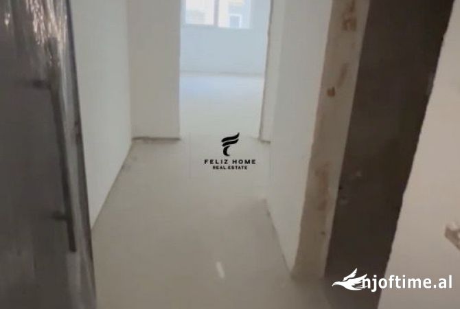 Shtepi ne shitje Apartament ne Tirane, 1+1, Mobilimi Bosh, pa mobiluar, Pagesa 129,000  Euro.