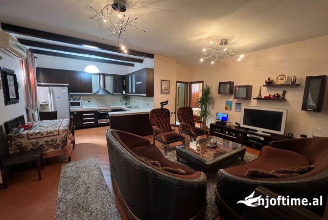 Shtepi me qera 2+1 ne Tirane - 1,300 Euro