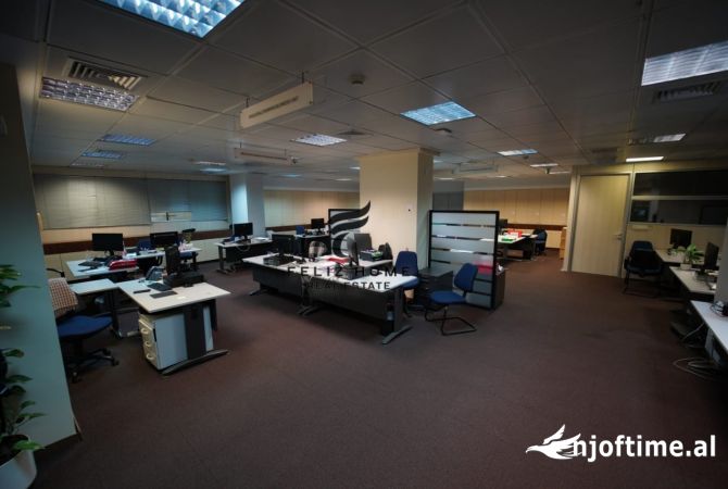 Ambient biznesi me qera 3+1 ne Tirane - 5,800 Euro