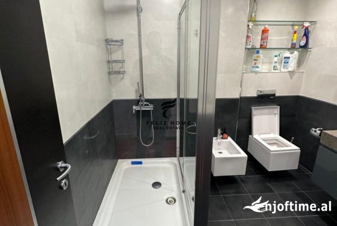 Shtepi me qera Apartament ne Tirane, 3+1, Mobilimi E mobiluar, Pagesa 1,100  Euro.