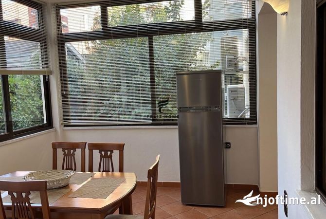 Shtepi me qera Apartament ne Tirane, 2+1, Mobilimi E mobiluar, Pagesa 50,000  Leke.