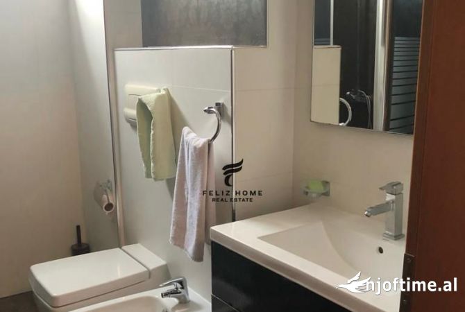 Shtepi ne shitje Apartament ne Tirane, 2+1, Mobilimi E mobiluar, Pagesa 164,000  Euro.