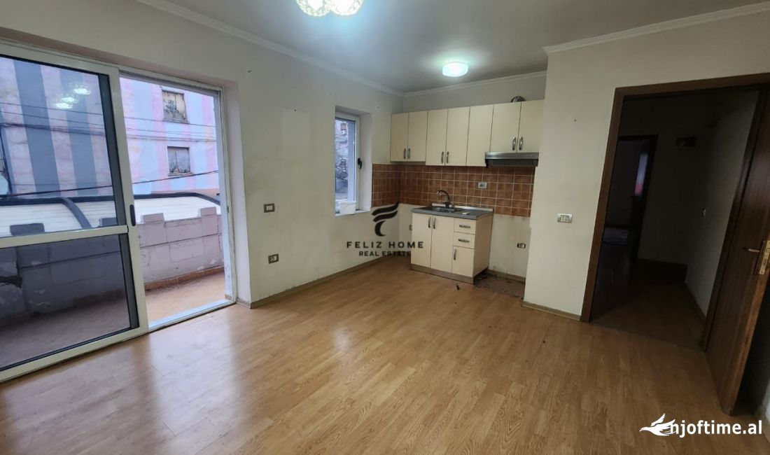 Shtepi me qera Apartament ne Tirane, 1+1, Mobilimi Bosh, pa mobiluar, Pagesa 700  Euro.