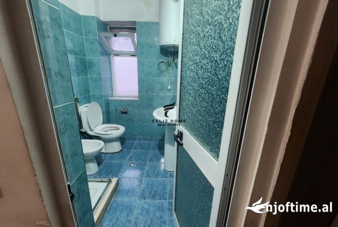 ZYRE ME QERA 58 M2 RRUGA BARDHYL 70.000 LEKE