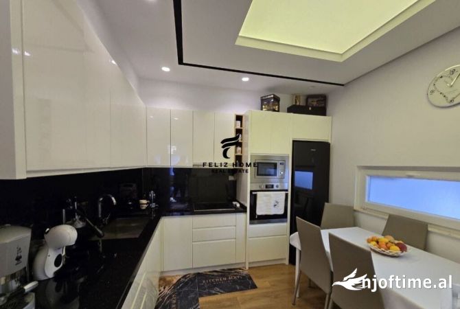 Shtepi ne shitje Apartament ne Tirane, 2+1, Mobilimi E mobiluar, Pagesa 300,000  Euro.