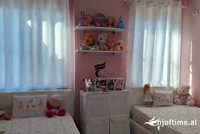 Shtepi ne shitje Apartament ne Tirane, 3+1, Mobilimi E mobiluar, Pagesa 197,000  Euro.