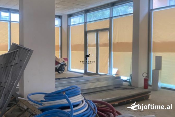 Ambiente Commerciale in Affitto 1+1 a Tirana - 15,000 Euro