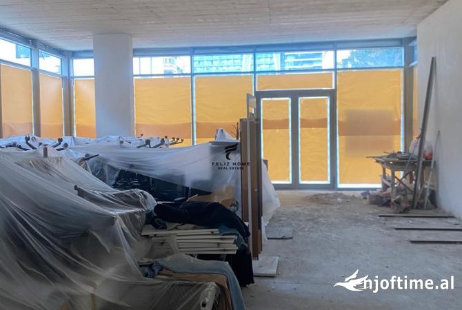 Ambiente Commerciale in Affitto 1+1 a Tirana - 15,000 Euro