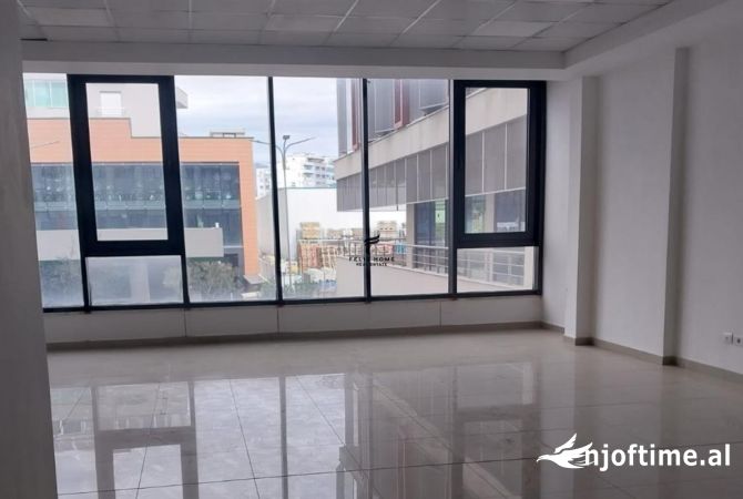 Ambient biznesi me qera 3+1 ne Tirane - 2,000 Euro