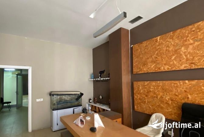Ambient biznesi me qera 3+1 ne Tirane - 600 Euro
