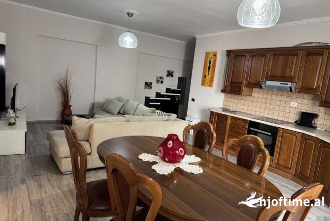 Shtepi me qera 2+1 ne Tirane - 650 Euro