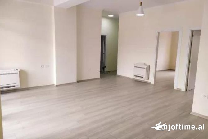 Ambient biznesi me qera 3+1 ne Tirane - 1,200 Euro