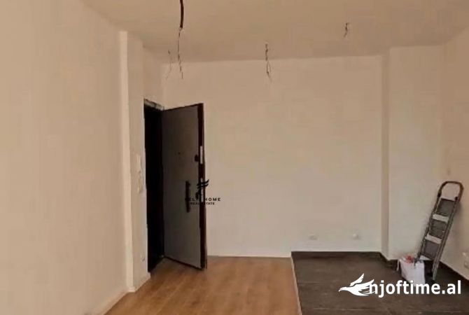 Ambient biznesi me qera 3+1 ne Tirane - 1,000 Euro