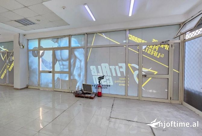Ambient biznesi me qera 1+1 ne Tirane - 320,000 Leke