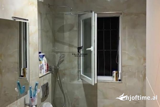 Shtepi ne shitje Apartament ne Tirane, 2+1, Mobilimi E mobiluar, Pagesa 225,000  Euro.