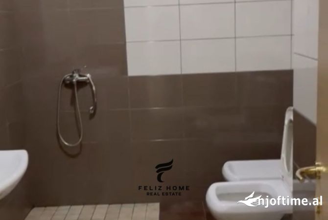 Ambient biznesi me qera 3+1 ne Tirane - 1,000 Euro