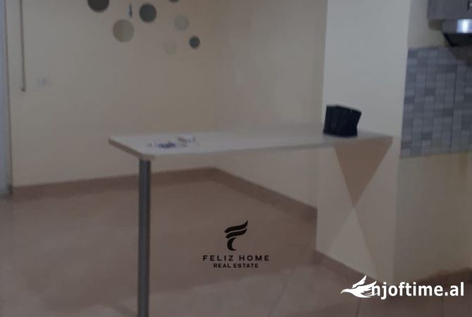 Ambient biznesi me qera 3+1 ne Tirane - 50,000 Leke