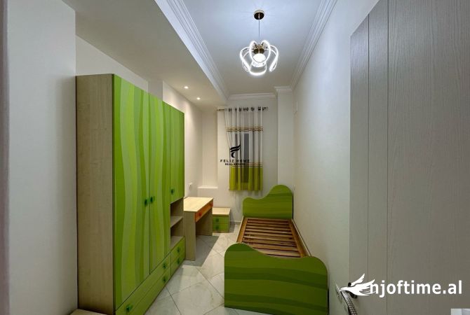 Shtepi ne shitje Apartament ne Tirane, 3+1, Mobilimi E mobiluar, Pagesa 227,000  Euro.