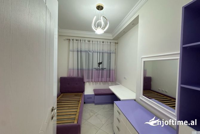 Shtepi ne shitje Apartament ne Tirane, 3+1, Mobilimi E mobiluar, Pagesa 227,000  Euro.