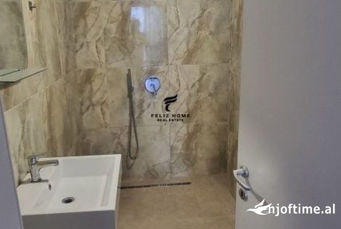 Shtepi me qera Apartament ne Tirane, 2+1, Mobilimi Pjeserisht e mobiluar, Pagesa 1,250  Euro.