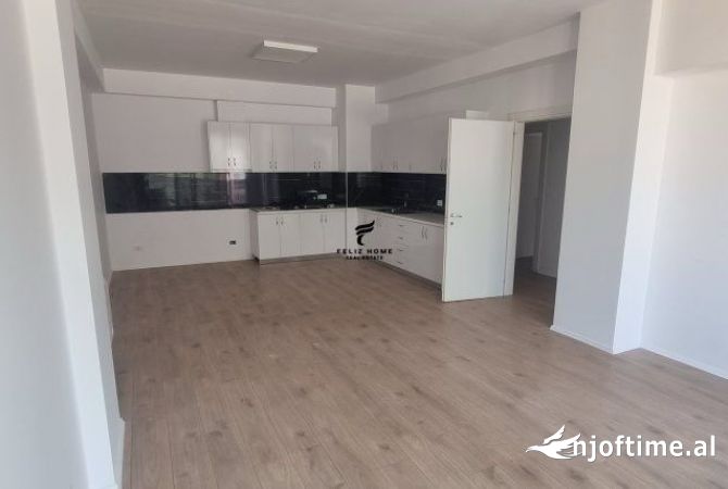 Shtepi me qera 2+1 ne Tirane - 1,250 Euro