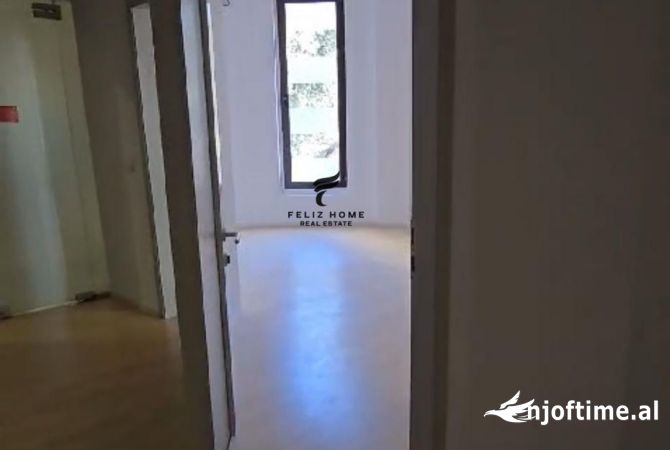 Ambient biznesi me qera 3+1 ne Tirane - 1,400 Euro