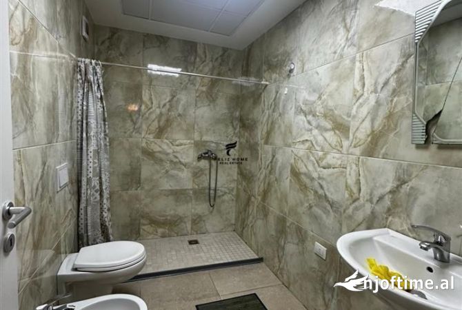 Shtepi me qera Apartament ne Tirane, 2+1, Mobilimi E mobiluar, Pagesa 700  Euro.