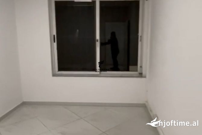 Ambient biznesi me qera 3+1 ne Tirane - 2,200 Euro