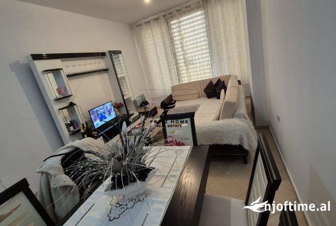 Ambient biznesi me qera 3+1 ne Tirane - 45,000 Leke