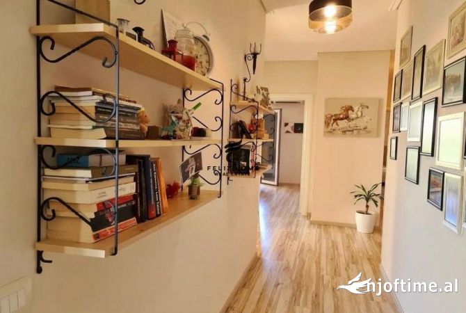 Shtepi ne shitje Apartament ne Vlore, 3+1, Mobilimi E mobiluar, Pagesa 310,000  Euro.