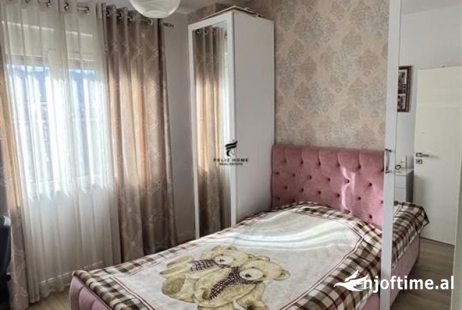 Shtepi me qera Apartament ne Tirane, 3+1, Mobilimi E mobiluar, Pagesa 900  Euro.