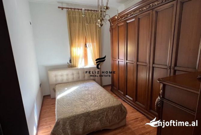 Shtepi ne shitje Vila Luksoze ne Tirane, 3+1, Mobilimi E mobiluar, Pagesa 500,000  Euro.