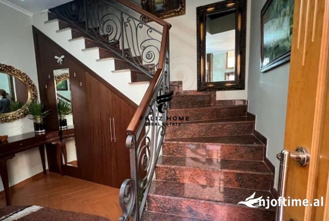 Shtepi ne shitje Vila Luksoze ne Tirane, 3+1, Mobilimi E mobiluar, Pagesa 500,000  Euro.