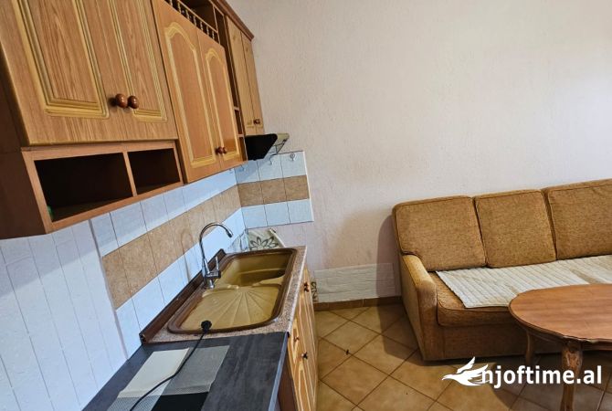 Shtepi me qera 2+1 ne Tirane - 37,000 Leke