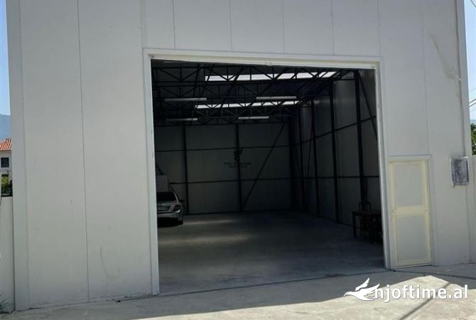 Ambient biznesi me qera 4+1 ne Tirane - 1,000 Euro