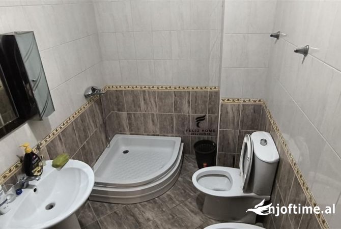 Ambient biznesi me qera 3+1 ne Tirane - 1,200 Euro
