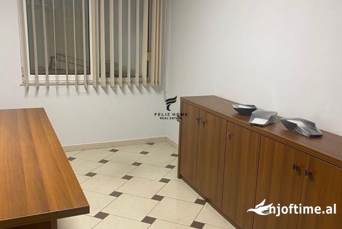Ambient biznesi me qera 3+1 ne Tirane - 1,300 Euro