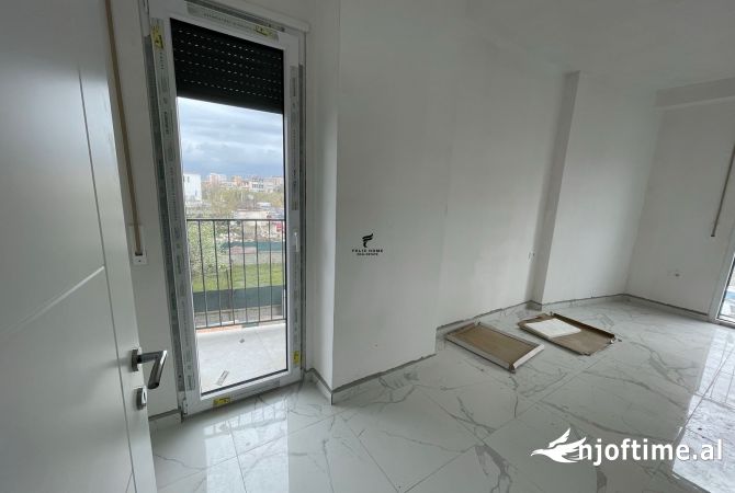 Shtepi ne shitje Apartament ne Tirane, 1+1, Mobilimi Bosh, pa mobiluar, Pagesa 104,000  Euro.