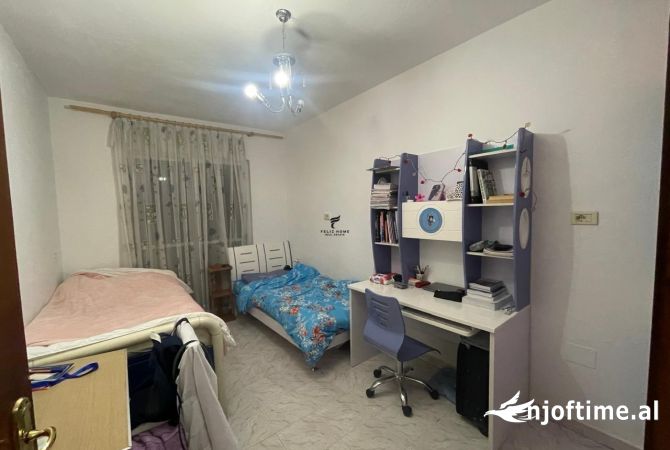 Shtepi ne shitje Apartament ne Tirane, 2+1, Mobilimi E mobiluar, Pagesa 135,000  Euro.