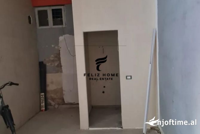 Ambient biznesi me qera 4+1 ne Tirane - 2,000 Euro