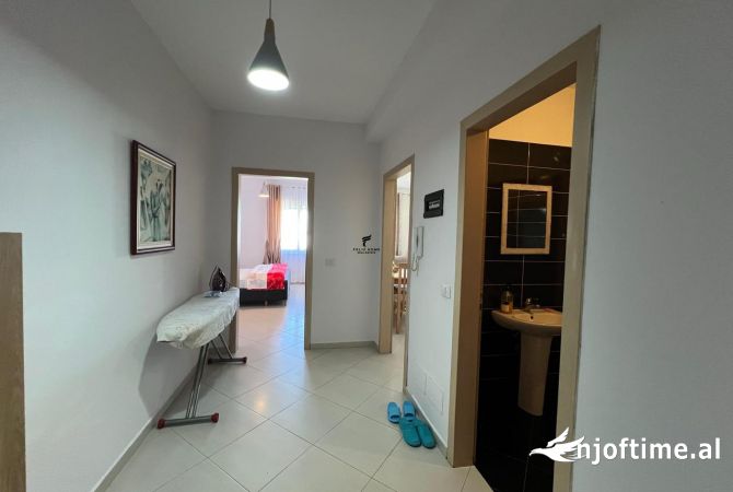 Shtepi ne shitje Apartament ne Tirane, 1+1, Mobilimi E mobiluar, Pagesa 98,000  Euro.