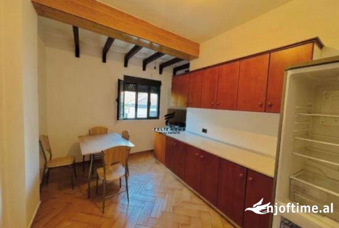 Shtepi ne shitje 3+1 ne Tirane - 190,000 Euro