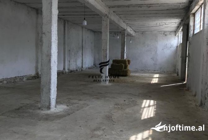 Ambient biznesi me qera 4+1 ne Tirane - 90,000 Leke