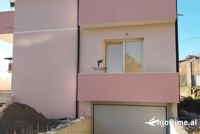 Shtepi ne shitje Vila Luksoze ne Tirane, 2+1, Mobilimi E mobiluar, Pagesa 400,000  Euro.