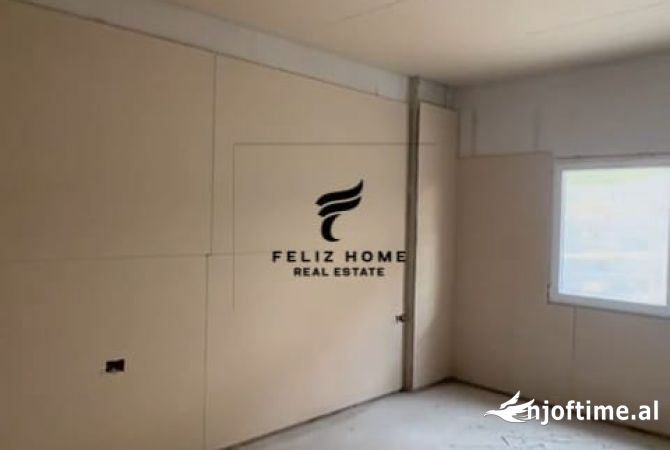 Shtepi ne shitje Apartament ne Tirane, 2+1, Mobilimi Bosh, pa mobiluar, Pagesa 150,000  Euro.