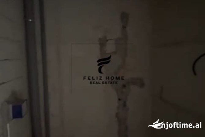 Shtepi ne shitje Apartament ne Tirane, 2+1, Mobilimi Bosh, pa mobiluar, Pagesa 150,000  Euro.