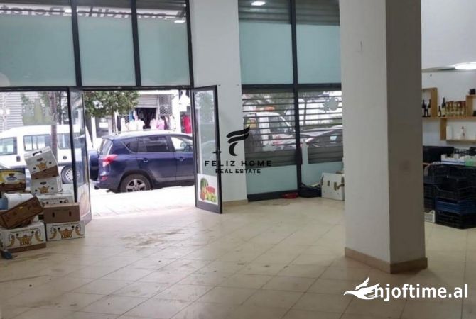 Ambiente Commerciale in Vendita 1+1 a Tirana - 139,000 Euro
